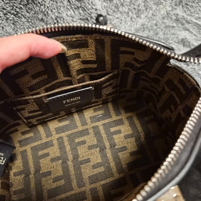 Fendi by the way mini 經典LOGO 牛皮 黑色玻璃手柄 波士頓手提肩背兩用包-4