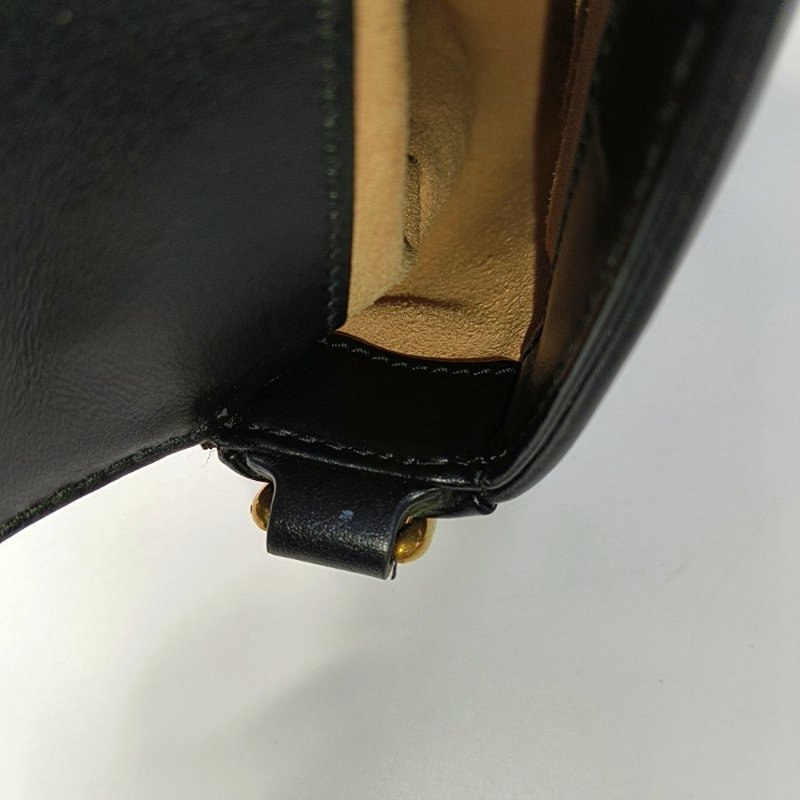 【專櫃新款】GUCCI GG Marmont 迷你 黑色牛皮绗縫波浪紋手提包  金色五金 無肩帶-16