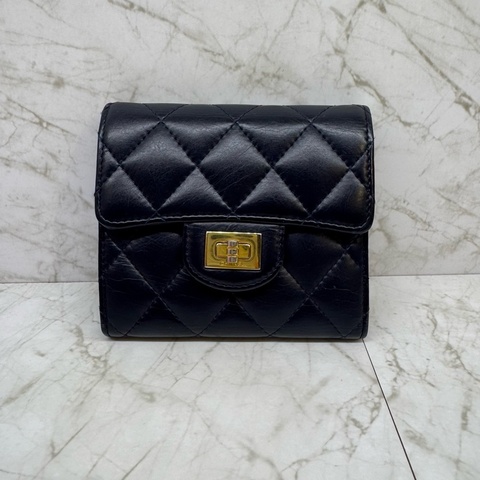 CHANEL深藍金釦2.55三折短夾/24