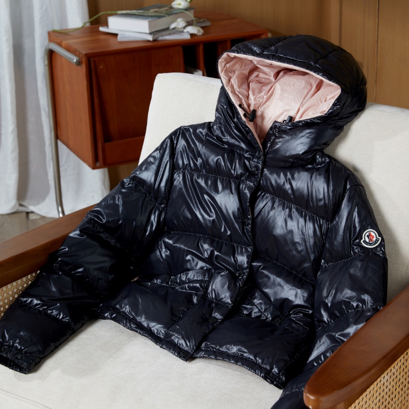 ❤️MONCLER 輕盈短款羽絨外套-1