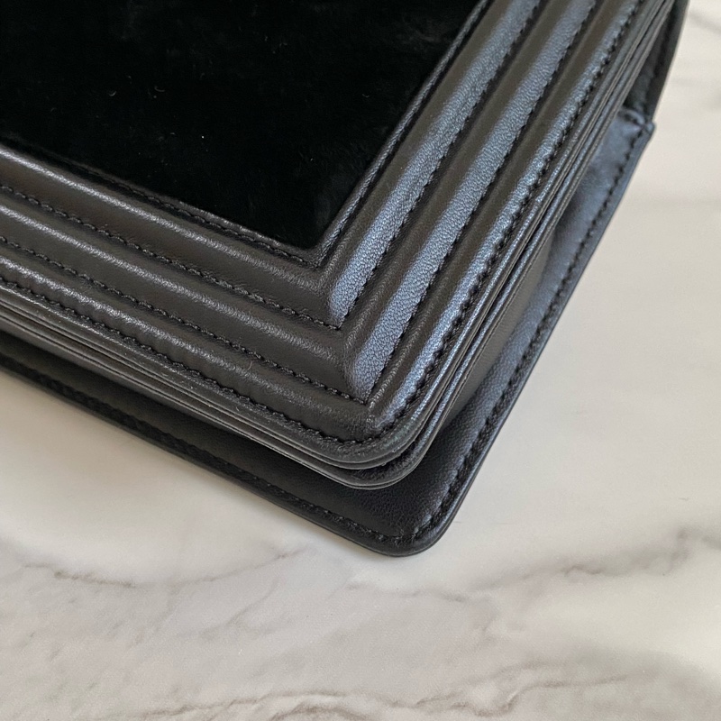 CHANEL 毛絨品皮 Boy系列-12