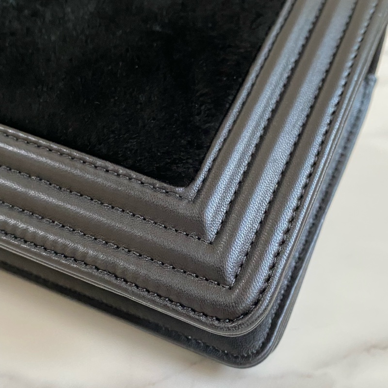 CHANEL 毛絨品皮 Boy系列-16