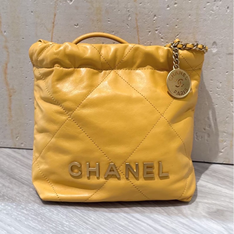 CHANEL mini 22 黃色金釦鏈條小包 芯片款-1
