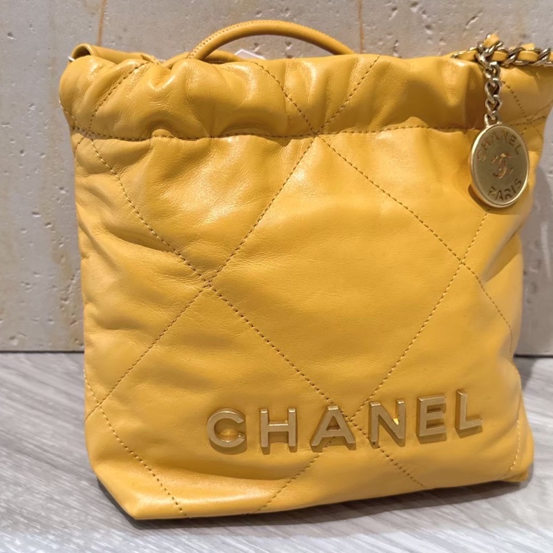 CHANEL mini 22 黃色金釦鏈條小包 芯片款-2