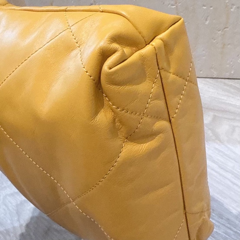 CHANEL mini 22 黃色金釦鏈條小包 芯片款-5
