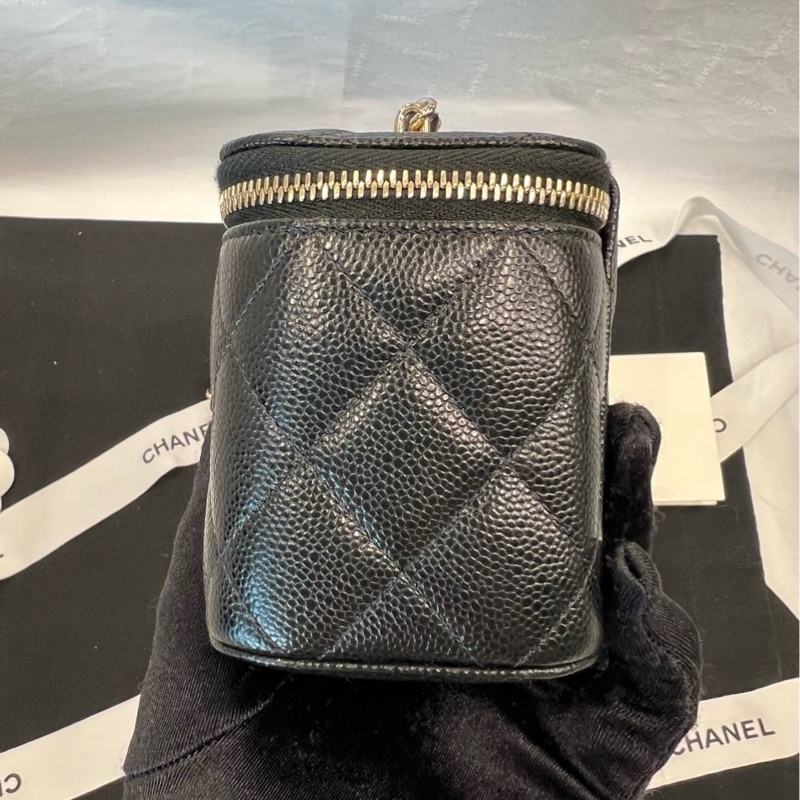 香奈兒 Chanel 24s 小盒子 黑色 金扣 荔枝牛皮 化妝包 鏡子包-3