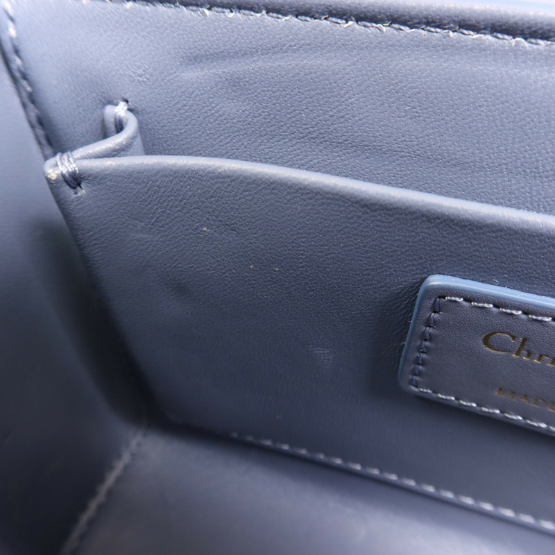 Dior 牛皮皮革Mini Montaigne金扣肩背袋-16