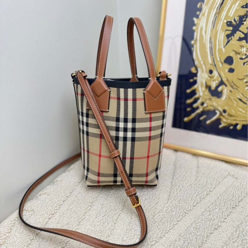 Burberry巴寶莉  mini迷你款單肩斜挎水桶包-0