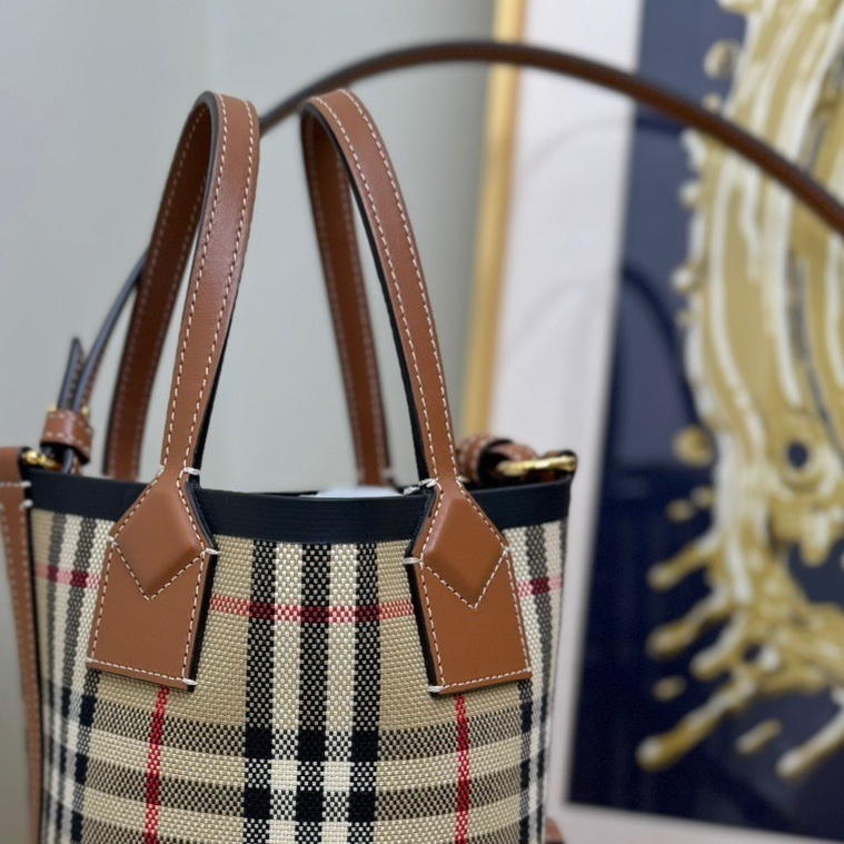 Burberry巴寶莉  mini迷你款單肩斜挎水桶包-2