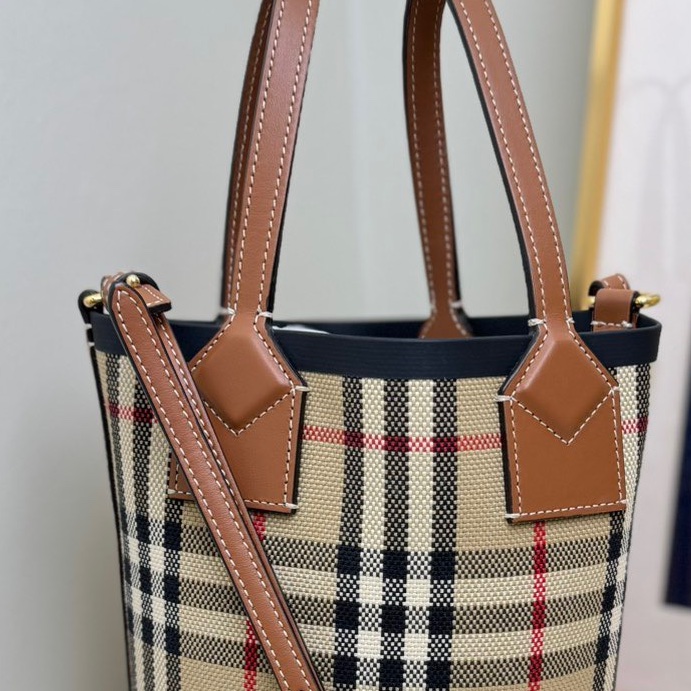 Burberry巴寶莉  mini迷你款單肩斜挎水桶包-4