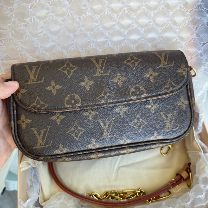 LOUIS VUITTON IVY 经典老花印花链条 涂层帆布 法棍 包腋下包手提单肩包 女款 老花棕色-1