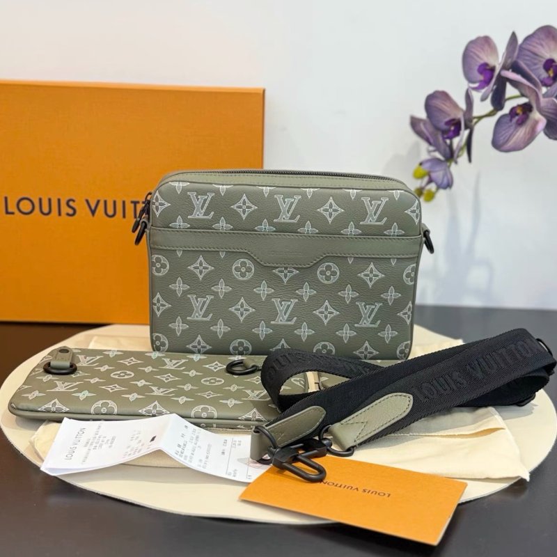 LV 新款Trio三合一郵差包限量款白配酪梨色18.5x7x25cm 全新配件塵袋盒子-1