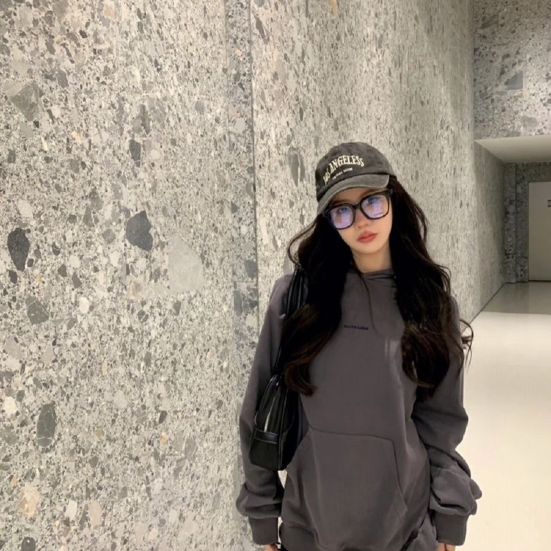 莉亞精品♡Balenciaga 刺繡logo帽T 全新品 尺碼M-3