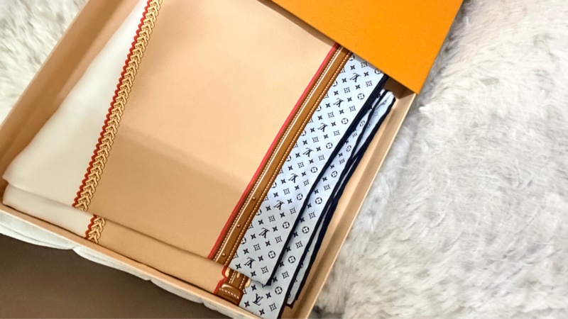 Lv 90x90 CHAIN真絲方巾-3