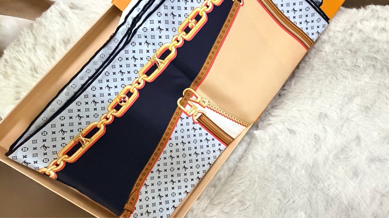 Lv 90x90 CHAIN真絲方巾-4