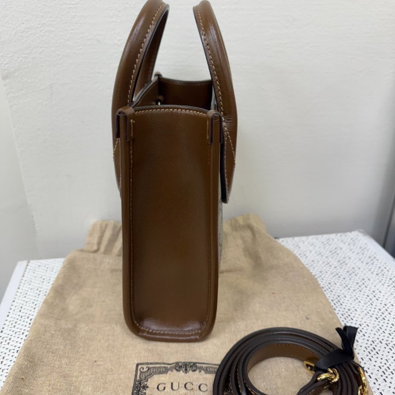 GUCCI 經典咖色琴譜包-1