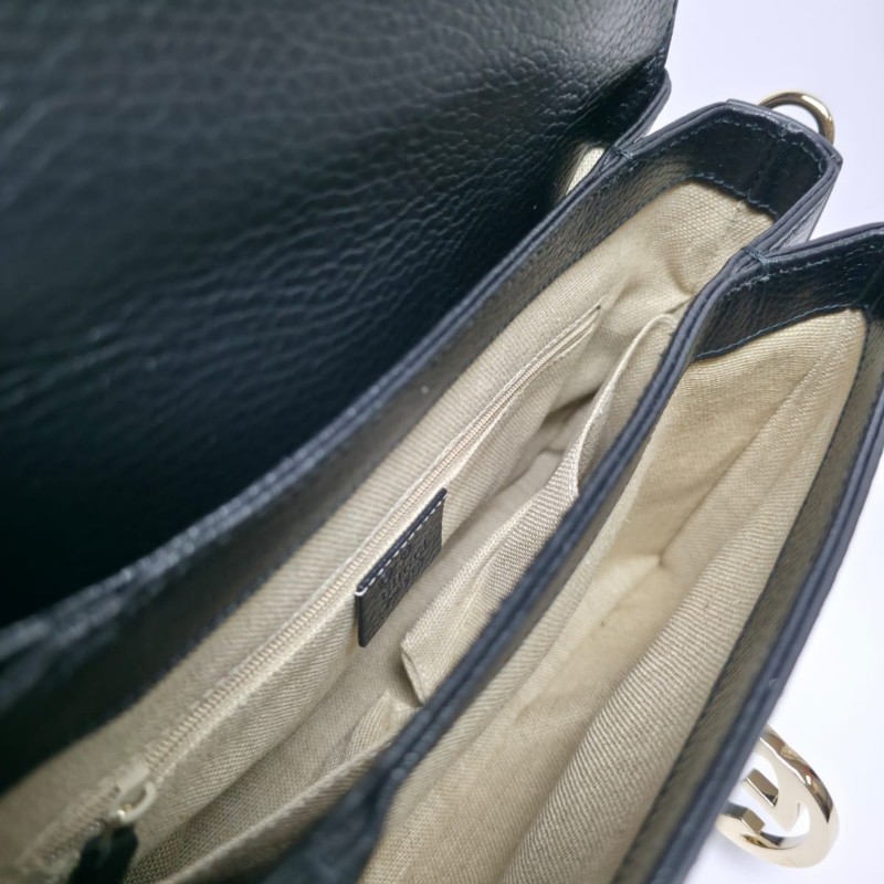 Gucci - Interlocking G Crossbody Chain Bag
黑色-17