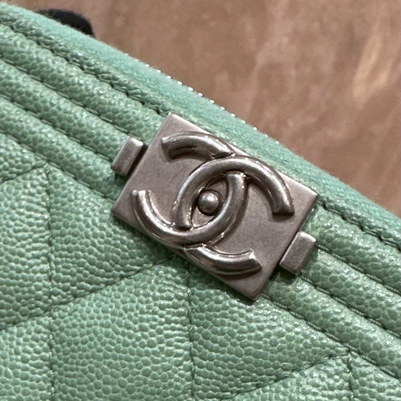 CHANEL Boy 湖水綠拉鍊卡包 新款雷標-1