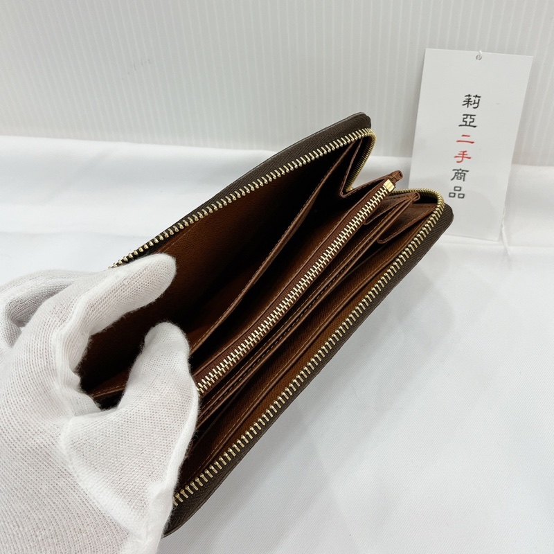 莉亞精品♡LV M42616 老花ㄇ拉長夾 咖色 九新美品-13
