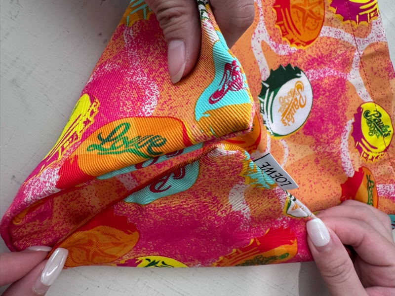 Loewe 橘色瓶蓋眼罩＋盥洗袋❤️-9