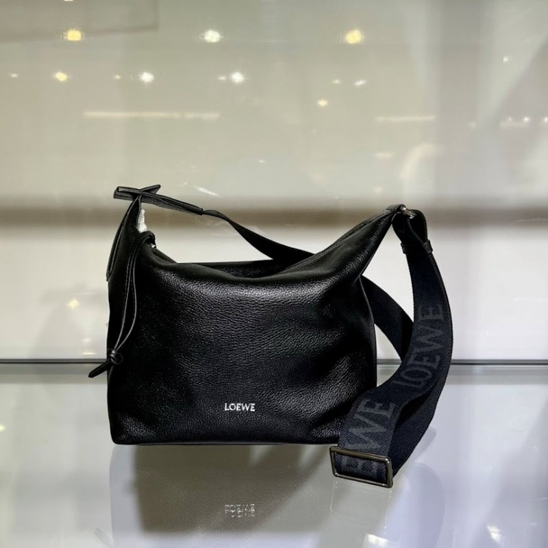 ✨快閃特價✨Loewe 小型柔韌粒面小牛皮 Cubi 斜背包 黑色-1