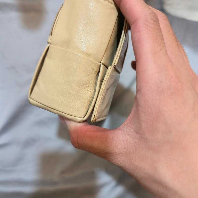 BOTTEGA VENETA CASSETTE 8格編織奶茶色腰包-7