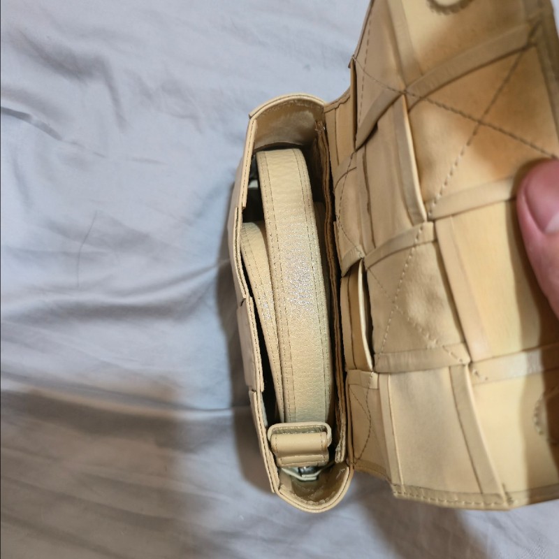 BOTTEGA VENETA CASSETTE 8格編織奶茶色腰包-8