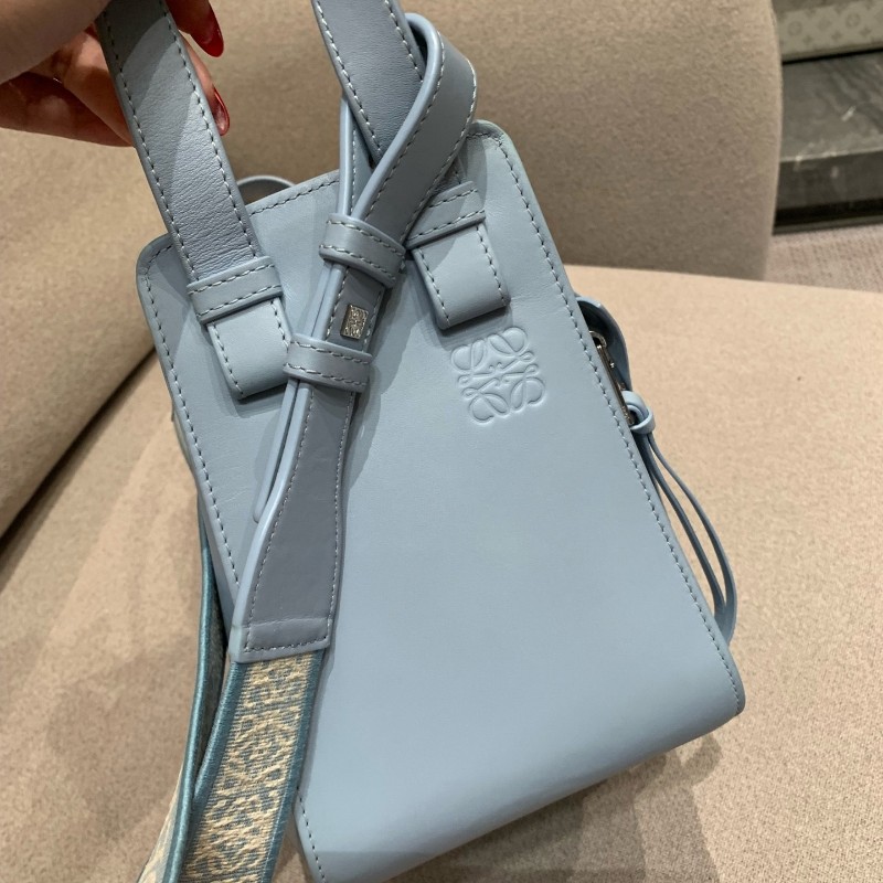 Loewe羅意威Hammock馬卡龍色系天藍色淡藍色牛皮吊床包 斜背包-10