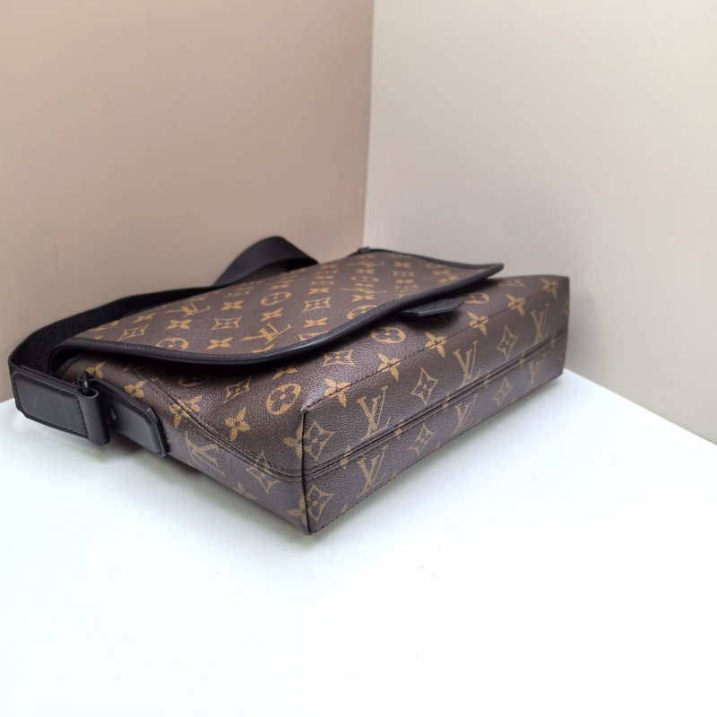 LV Magentic 郵差包 肩背包 斜背包 長31.5cm 晶片 塗層帆布-5