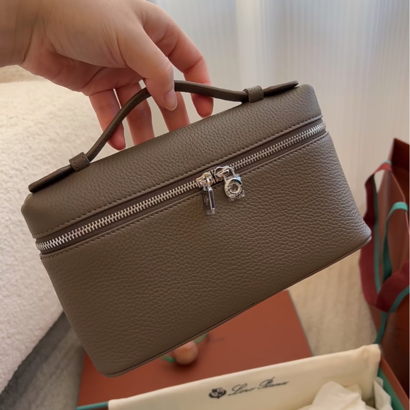 Loro Piana LP 19大象灰銀鏈-3