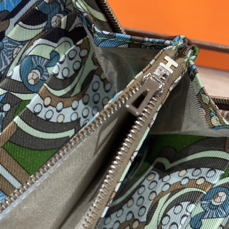 Hermes 愛馬仕 SILKIN COMPACT , 摩卡色,絲巾短夾-9