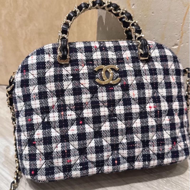 CHANEL 黑白格紋毛呢貝殼鏈條包 芯片款 全新品-1