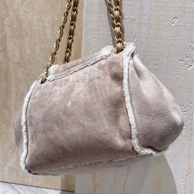 CHANEL 麂皮毛毛鏈條包 7開-3