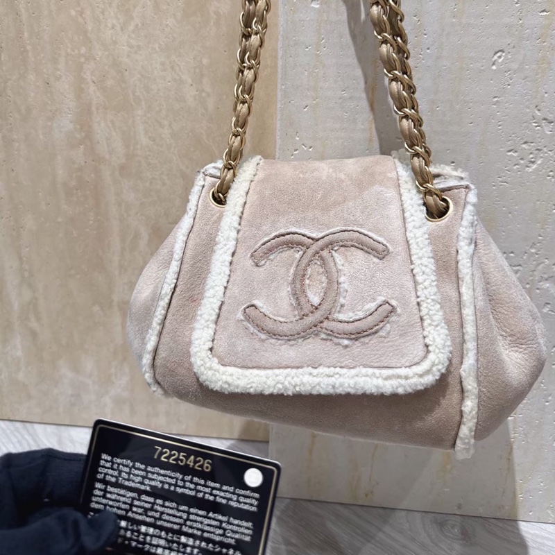 CHANEL 麂皮毛毛鏈條包 7開-5