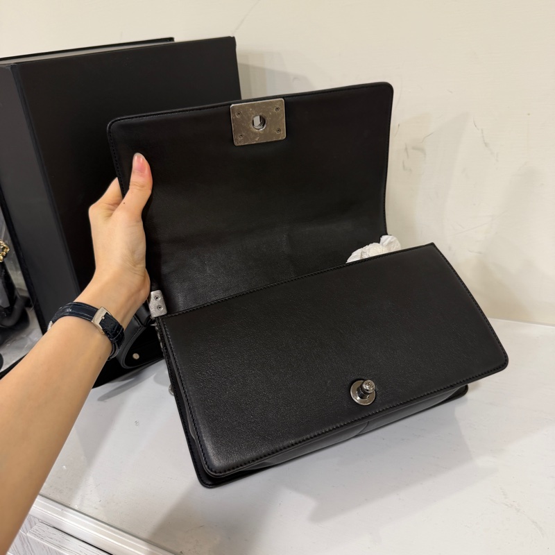 全配🈶購證♥️ 香奈兒黑銀leboy中號-10