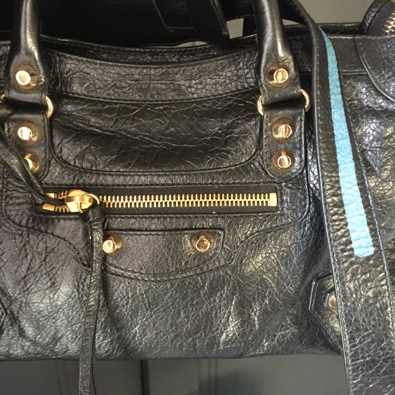 巴黎世家黑配金塗鴉背帶稀有款（小號）-2