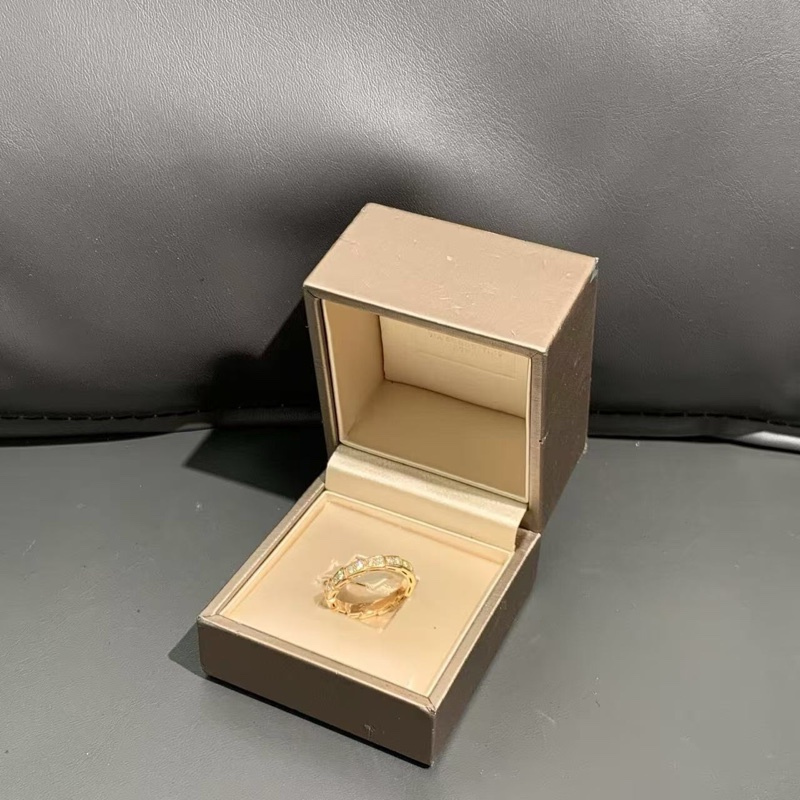 Bvlhari寶格麗Serpenti Viper系列 18k玫瑰金滿鑽蛇戒 54 號， 23 年購買，經典靈蛇設計，簡約優雅-2