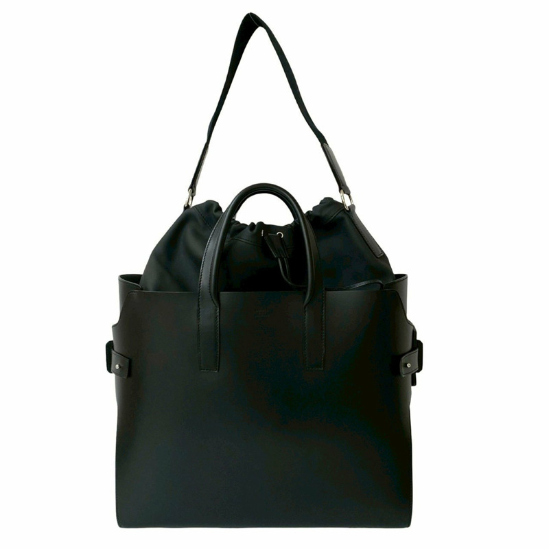 未使用，已存放，帶有 X 標記。愛馬仕 Cabas City 41 皮革半肩包，托特包，黑色，83391。-0