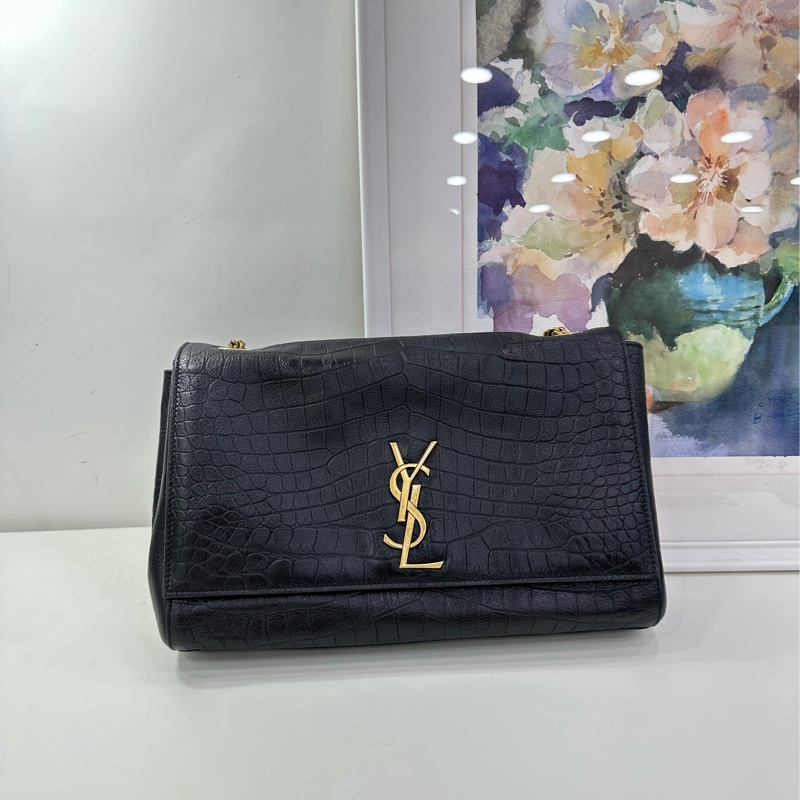 YSL 聖羅蘭Kate 雙面鏈條包 黑金鱷魚紋 中號 99新 23年編碼 有票 尺寸:28*20*6 雙面可用 鱷魚紋+麂皮 宋佳同款-1