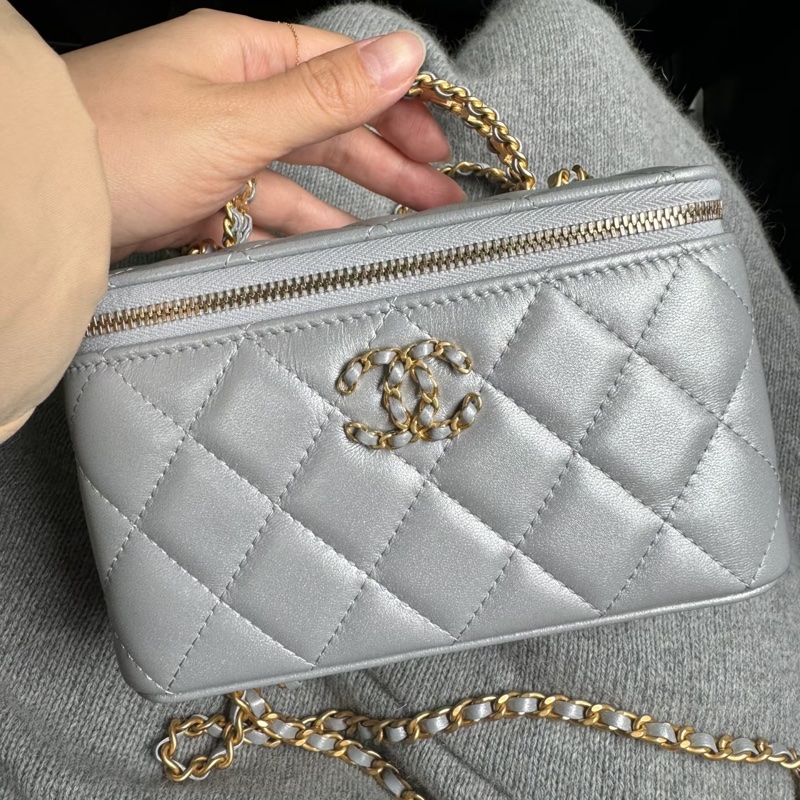 Chanel 香奈兒 珠光灰鏤空鑲鑽logo手柄 長盒子🩶 手提肩背斜背🉑-0