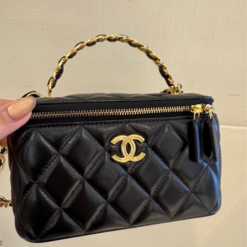 Chanel黑菱格手提粗鏈提把化妝斜背包-1