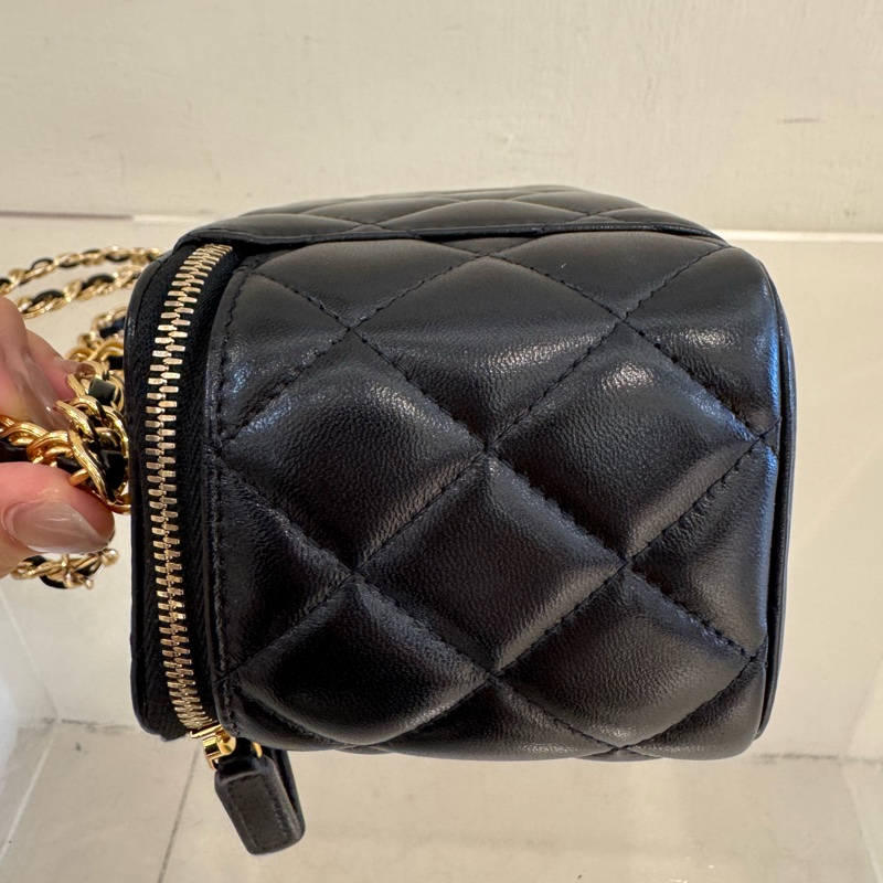 Chanel黑菱格手提粗鏈提把化妝斜背包-9