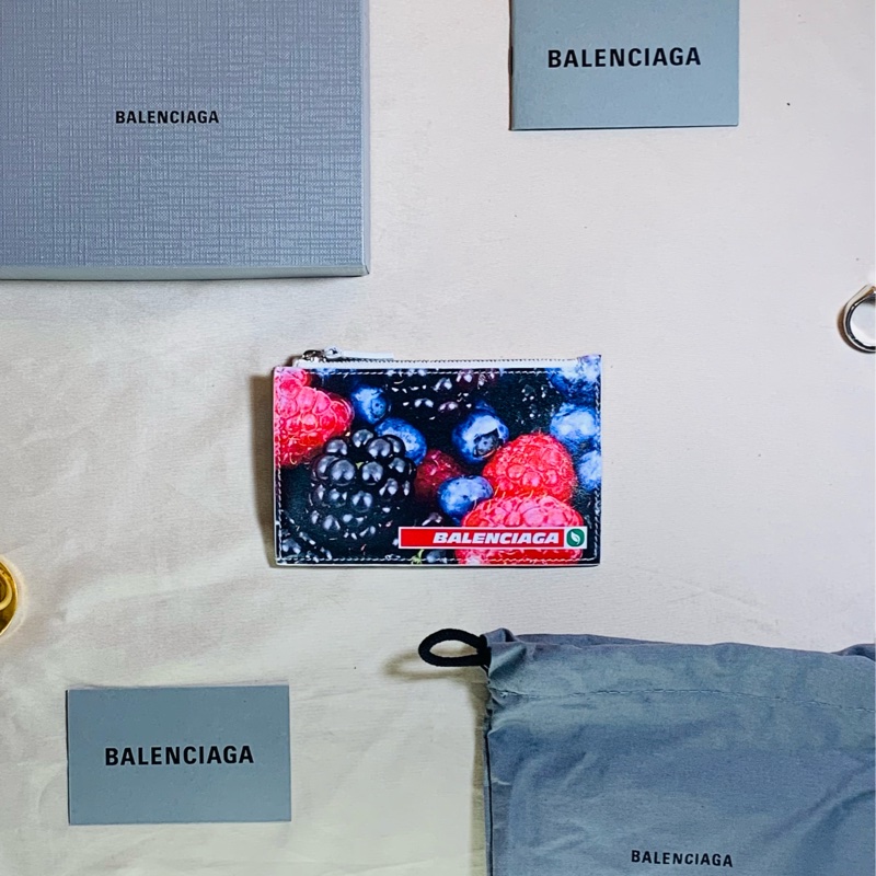 🎁全新盒裝 Balenciaga 巴黎世家 限量水果拉鏈卡夾/零錢包萬用夾-1