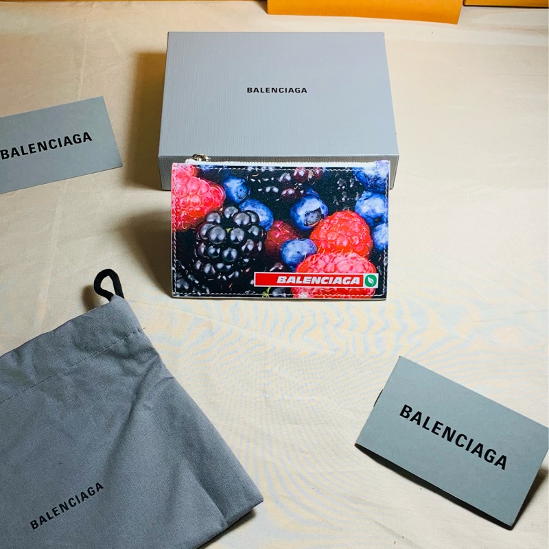 🎁全新盒裝 Balenciaga 巴黎世家 限量水果拉鏈卡夾/零錢包萬用夾-2