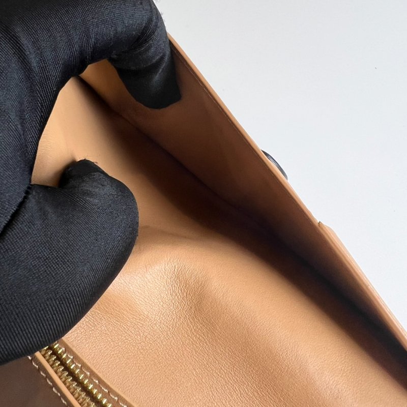 LV M81330/晶片款 黑Capucines對開長夾-8