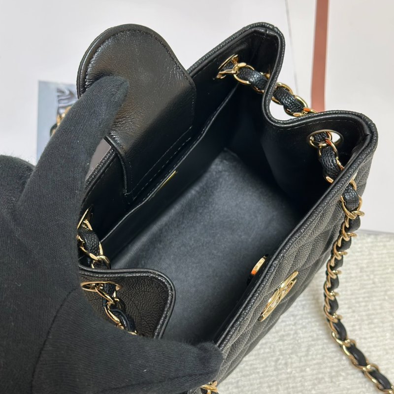 CHANEL Mini tote粒面牛皮水桶包-5