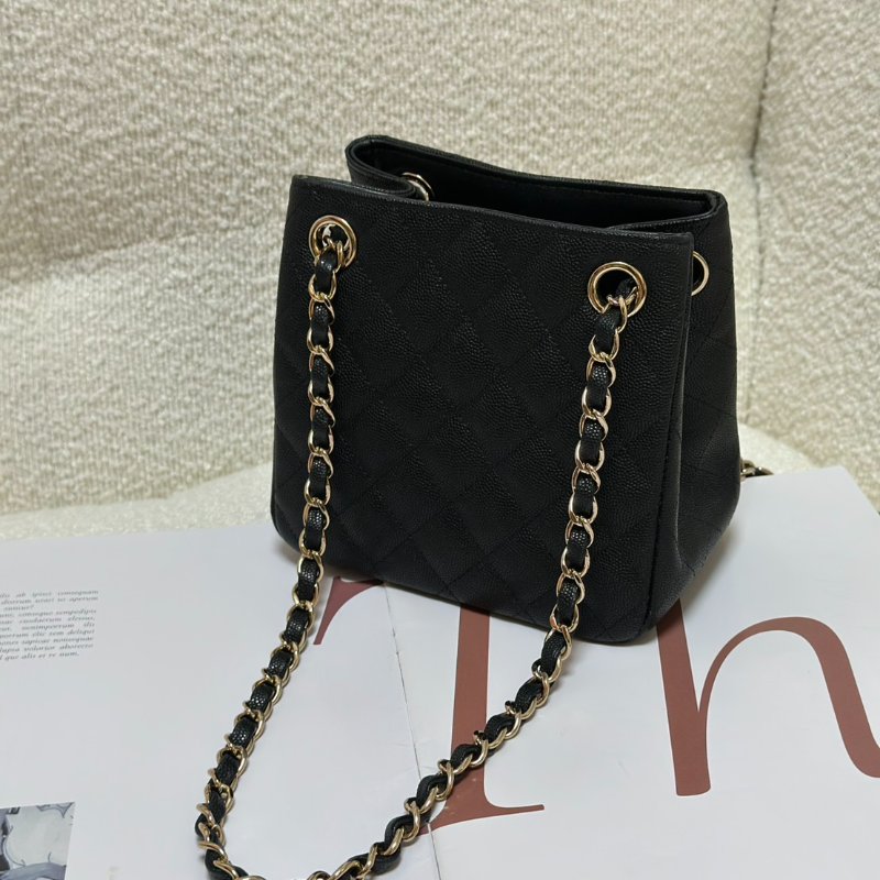 CHANEL Mini tote粒面牛皮水桶包-6