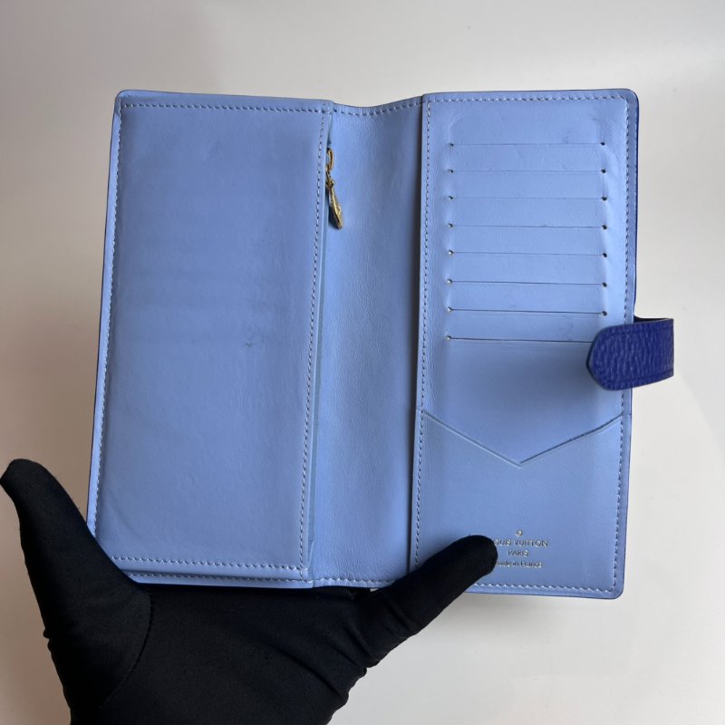 LV M82441/晶片款藍色Capucines對開長夾-4