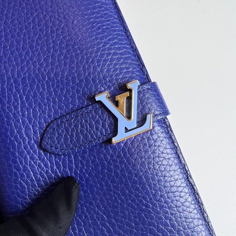 LV M82441/晶片款藍色Capucines對開長夾-6