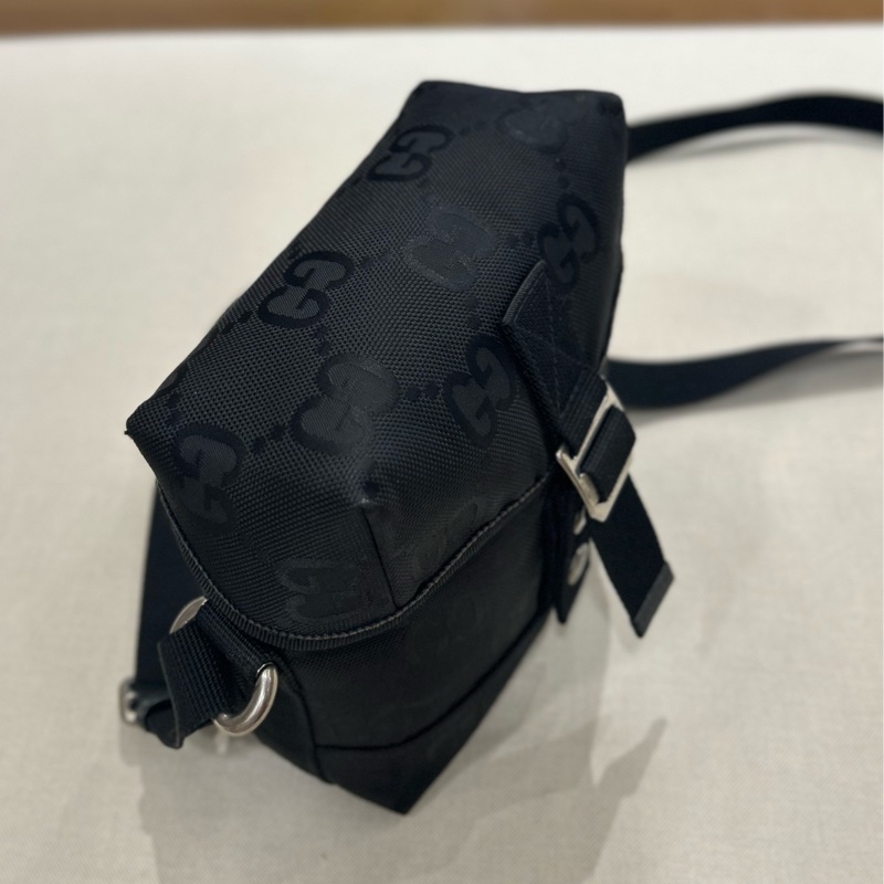 Gucci OFF the Grid 雙G Logo 斜背郵差包-18